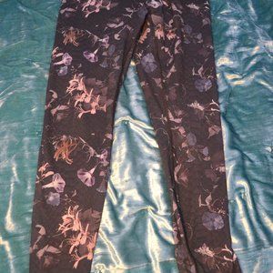 Spandex Patterned Leggings Size Medium